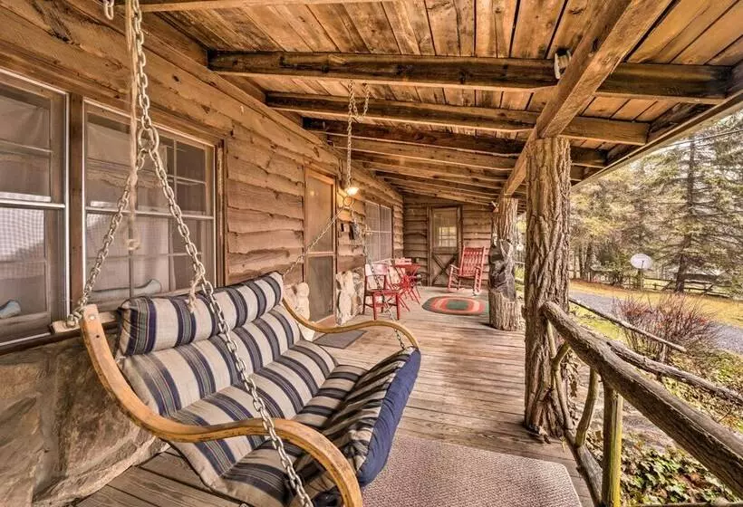 Rustic Maggie Valley Cabin W/ Mountain Views!