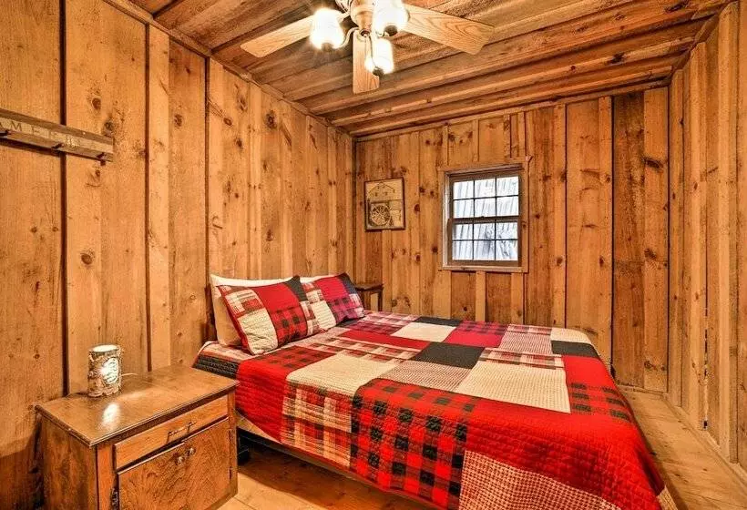 Rustic Maggie Valley Cabin W/ Mountain Views!