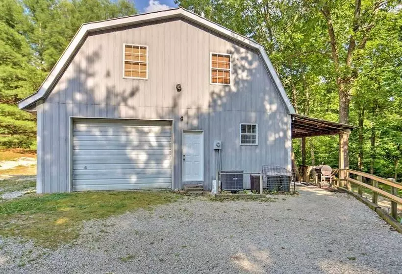 Rustic Taswell Cabin: Grill + Walk To Patoka Lake!