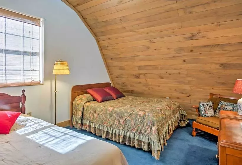 Rustic Taswell Cabin: Grill + Walk To Patoka Lake!