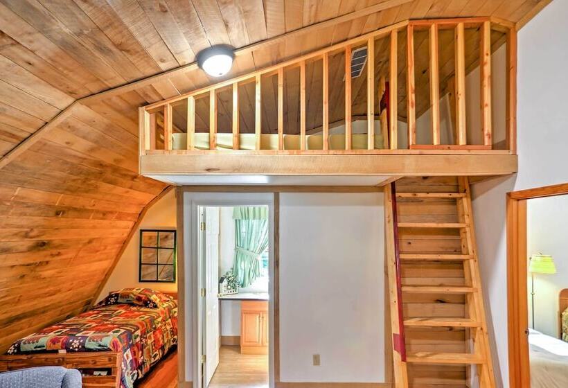 Rustic Taswell Cabin: Grill + Walk To Patoka Lake!