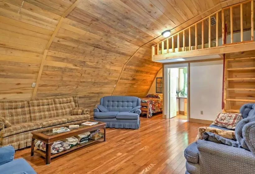 Rustic Taswell Cabin: Grill + Walk To Patoka Lake!