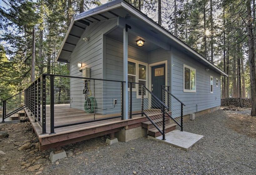 Secluded Butte Meadows Cabin W/ Deck & Grill!