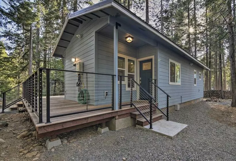 Secluded Butte Meadows Cabin W/ Deck & Grill!
