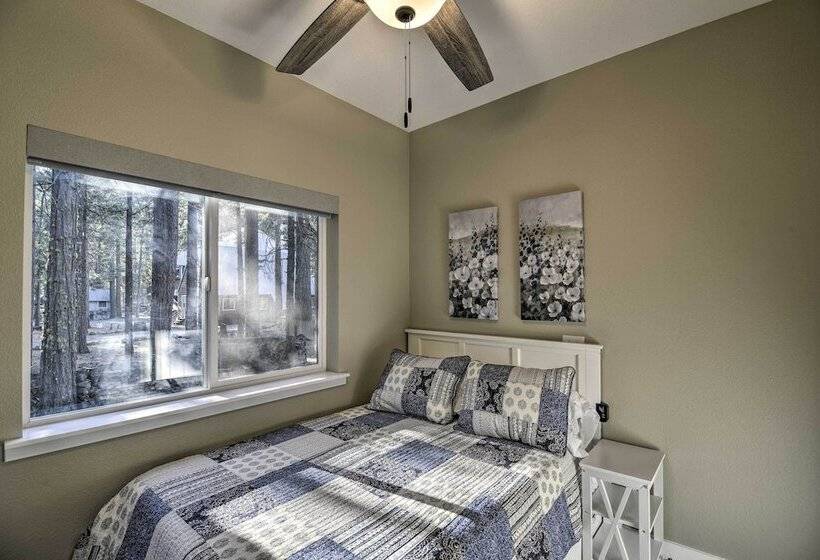 Secluded Butte Meadows Cabin W/ Deck & Grill!