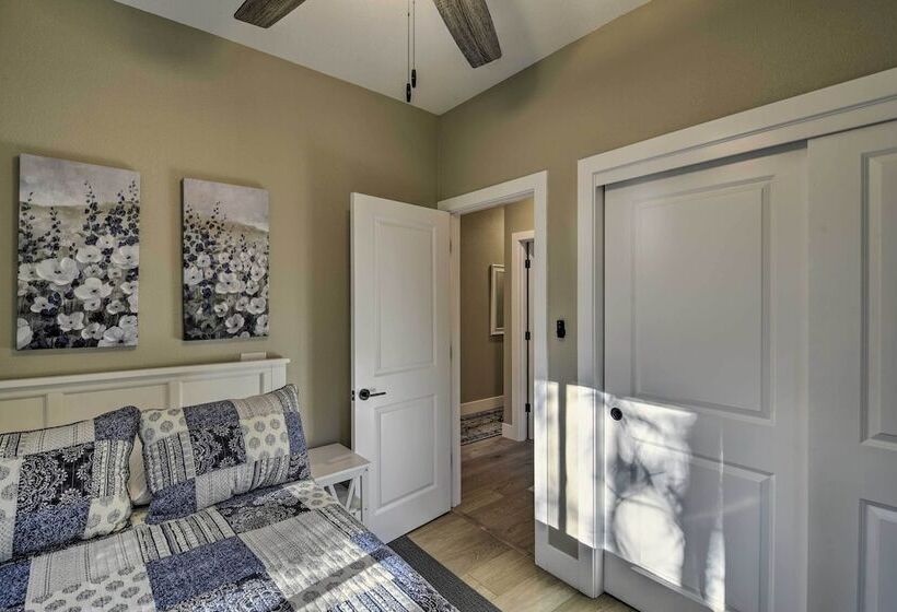 Secluded Butte Meadows Cabin W/ Deck & Grill!