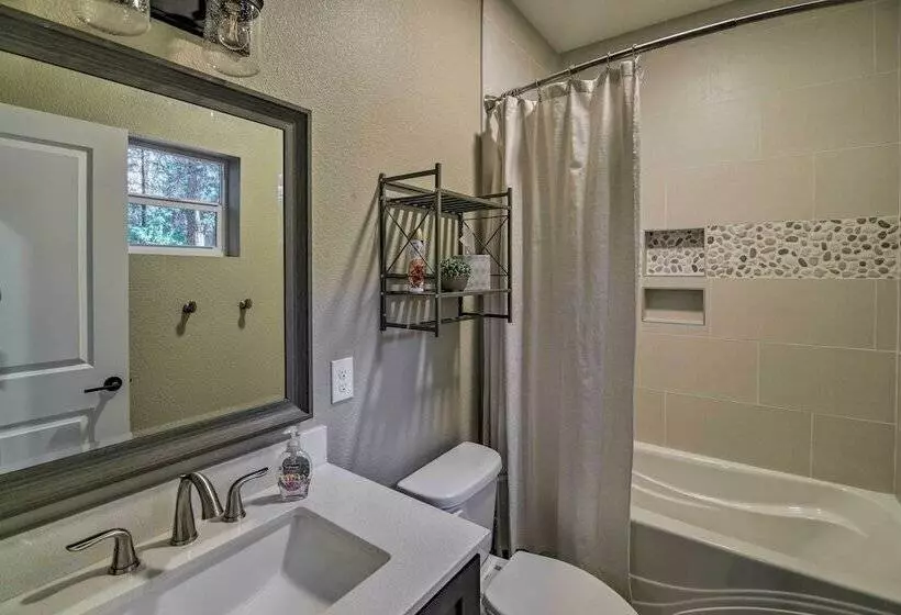 Secluded Butte Meadows Cabin W/ Deck & Grill!