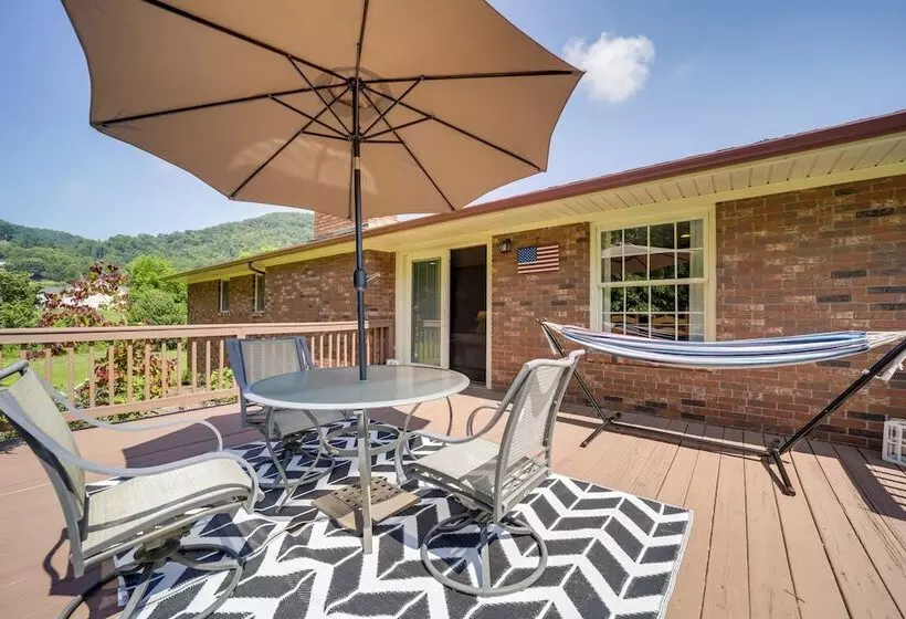 Serene Canton Home W/ Deck & Mountain Views!