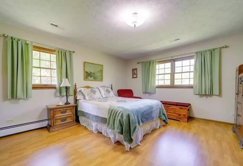 Serene Canton Home W/ Deck & Mountain Views!