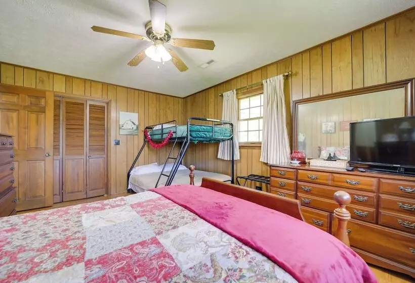 Serene Canton Home W/ Deck & Mountain Views!