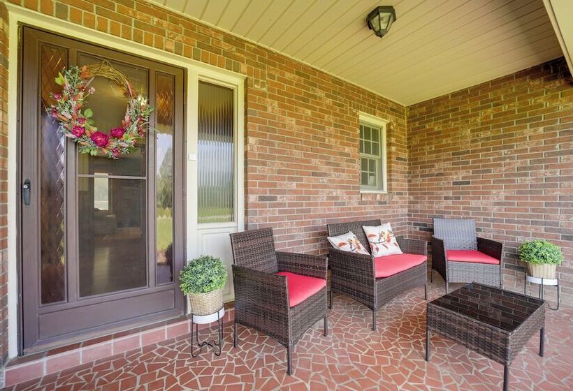 Serene Canton Home W/ Deck & Mountain Views!