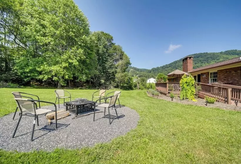 Serene Canton Home W/ Deck & Mountain Views!