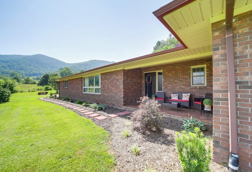 Serene Canton Home W/ Deck & Mountain Views!
