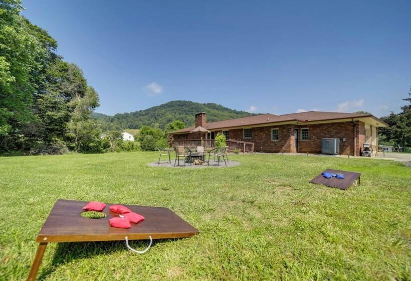 Serene Canton Home W/ Deck & Mountain Views!