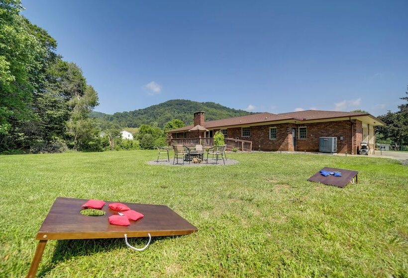 Serene Canton Home W/ Deck & Mountain Views!