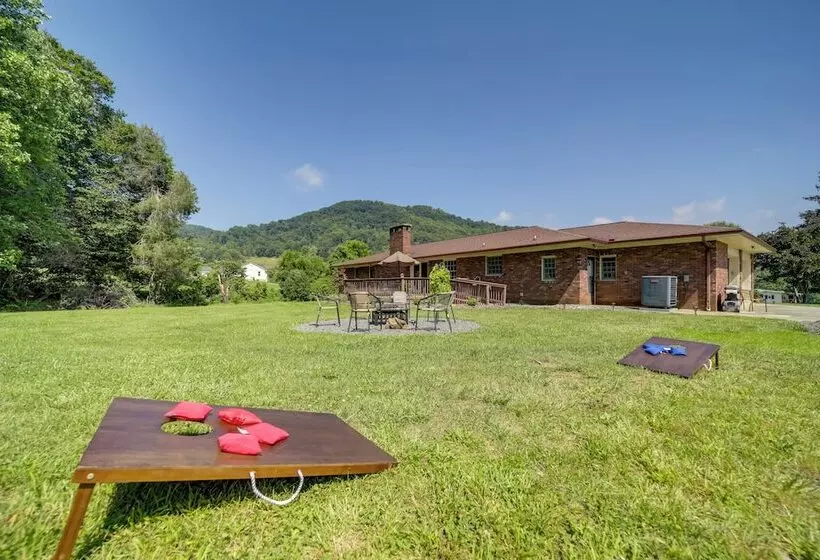 Serene Canton Home W/ Deck & Mountain Views!