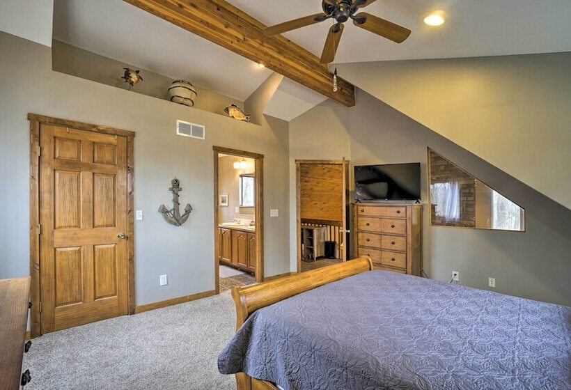 Spacious Buckeye Lake Home W/ Hot Tub & Fire Pit!