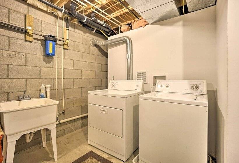 Spacious Buckeye Lake Home W/ Hot Tub & Fire Pit!