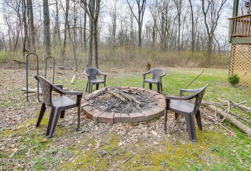 Spacious Buckeye Lake Home W/ Hot Tub & Fire Pit!