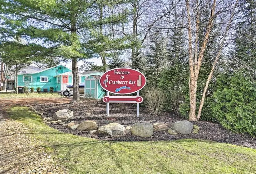 Spacious Buckeye Lake Home W/ Hot Tub & Fire Pit!