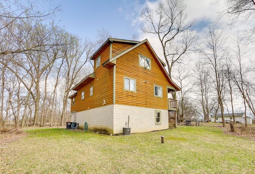 Spacious Buckeye Lake Home W/ Hot Tub & Fire Pit!