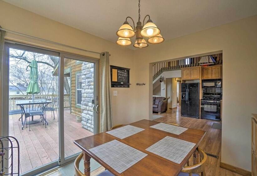 Spacious Buckeye Lake Home W/ Hot Tub & Fire Pit!