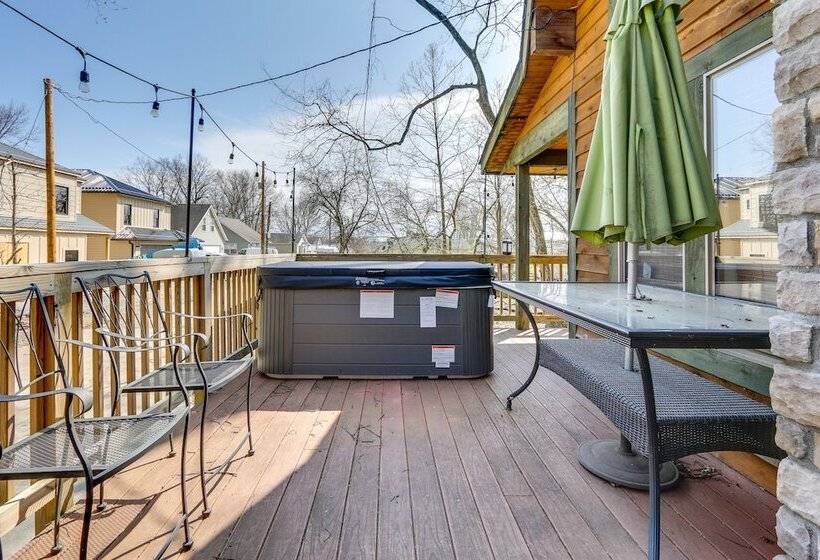 Spacious Buckeye Lake Home W/ Hot Tub & Fire Pit!