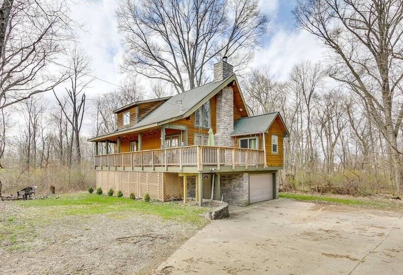 Spacious Buckeye Lake Home W/ Hot Tub & Fire Pit!