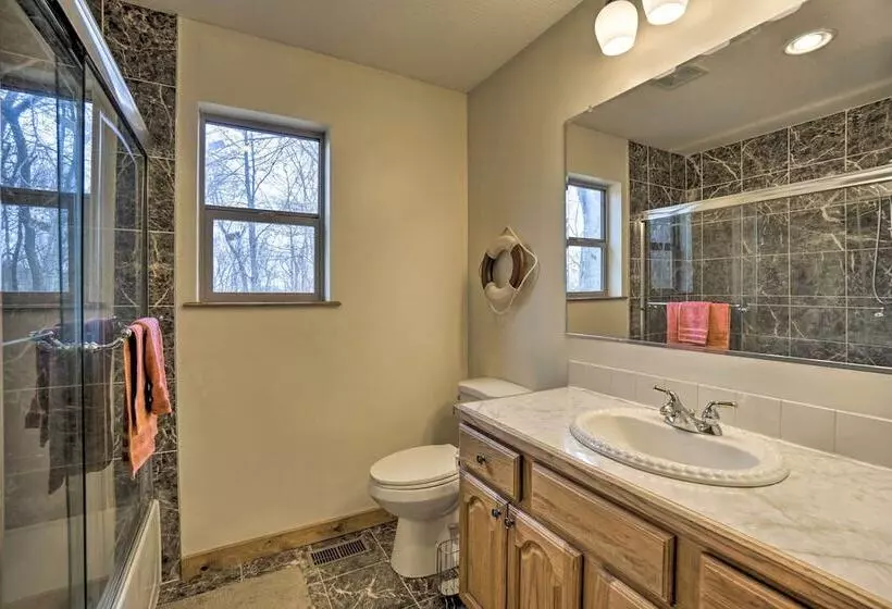 Spacious Buckeye Lake Home W/ Hot Tub & Fire Pit!