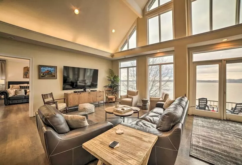 Spacious Lakefront Kentucky Home Rental!