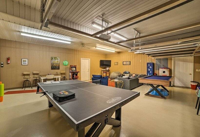 Spacious Lakefront Kentucky Home Rental!