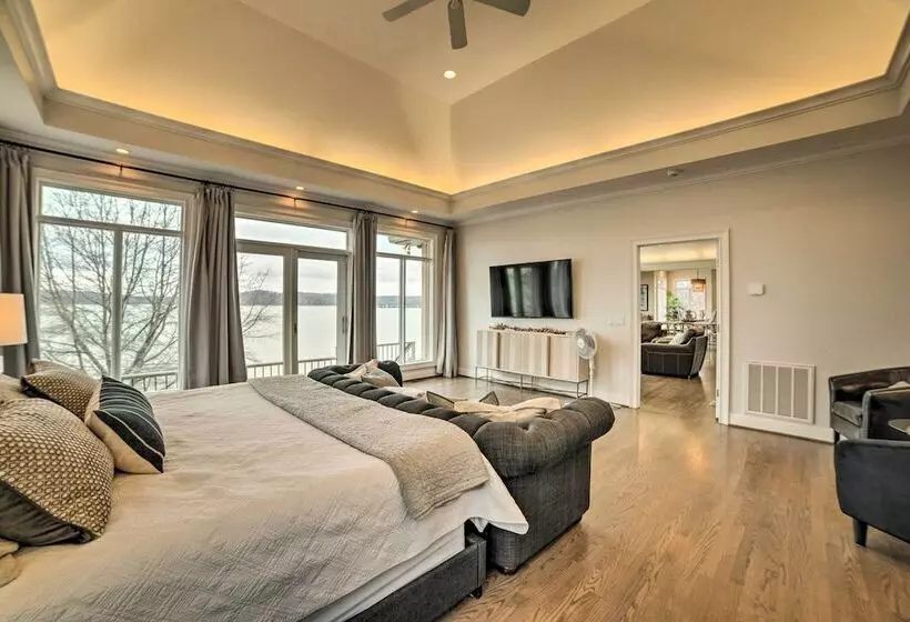 Spacious Lakefront Kentucky Home Rental!