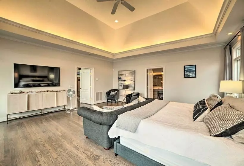 Spacious Lakefront Kentucky Home Rental!