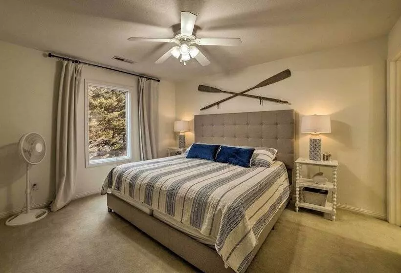 Spacious Lakefront Kentucky Home Rental!