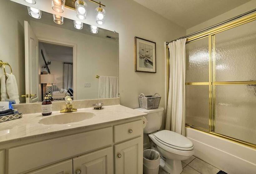 Spacious Lakefront Kentucky Home Rental!