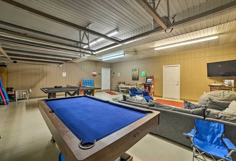 Spacious Lakefront Kentucky Home Rental!