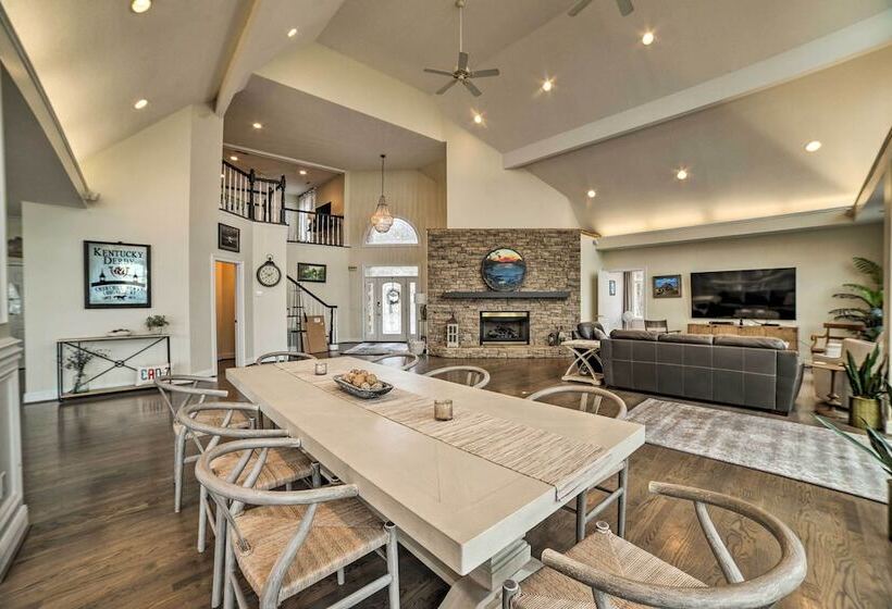 Spacious Lakefront Kentucky Home Rental!