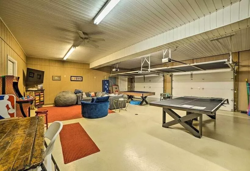 Spacious Lakefront Kentucky Home Rental!