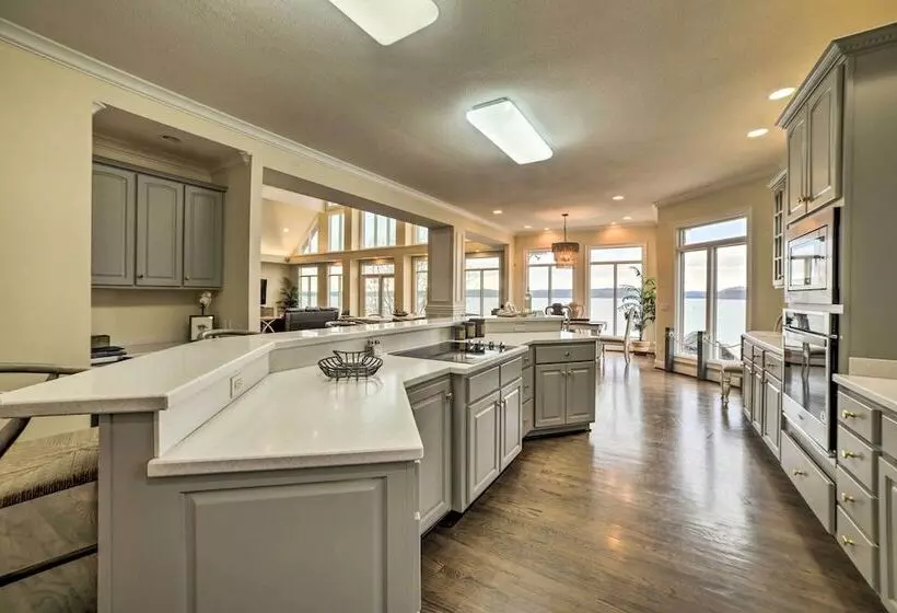 Spacious Lakefront Kentucky Home Rental!