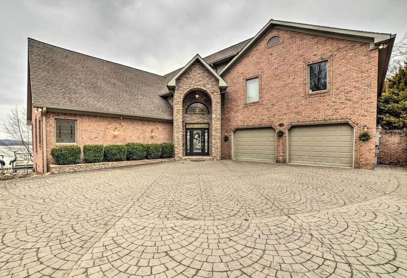 Spacious Lakefront Kentucky Home Rental!