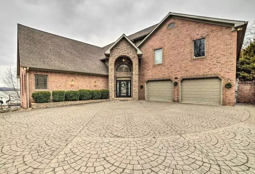 Spacious Lakefront Kentucky Home Rental!