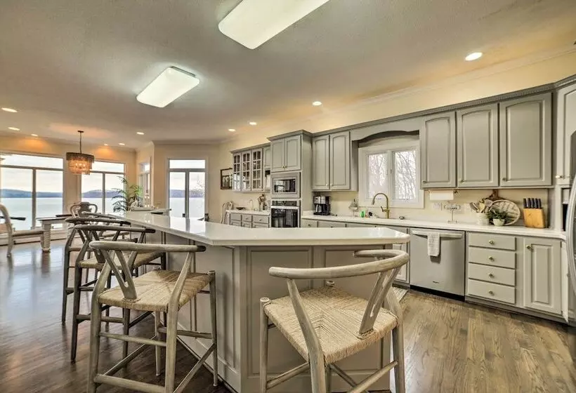 Spacious Lakefront Kentucky Home Rental!
