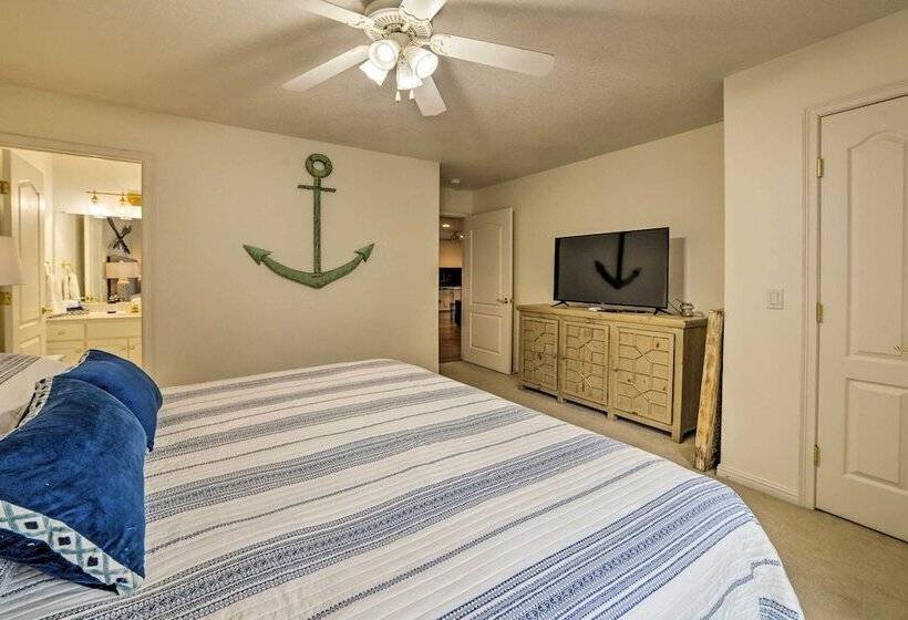 Spacious Lakefront Kentucky Home Rental!