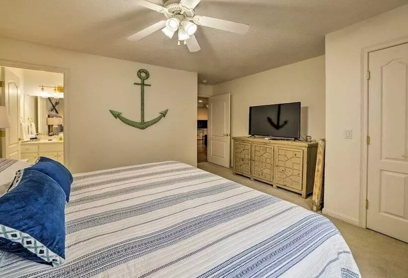 Spacious Lakefront Kentucky Home Rental!