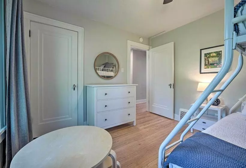 Benton Harbor  Gracie Cottage  W/ Hot Tub + Yard!