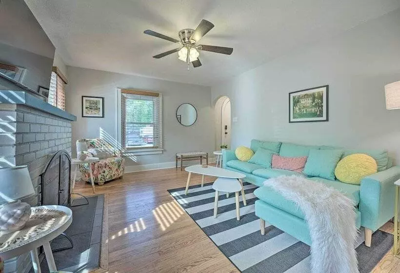 Benton Harbor  Gracie Cottage  W/ Hot Tub + Yard!