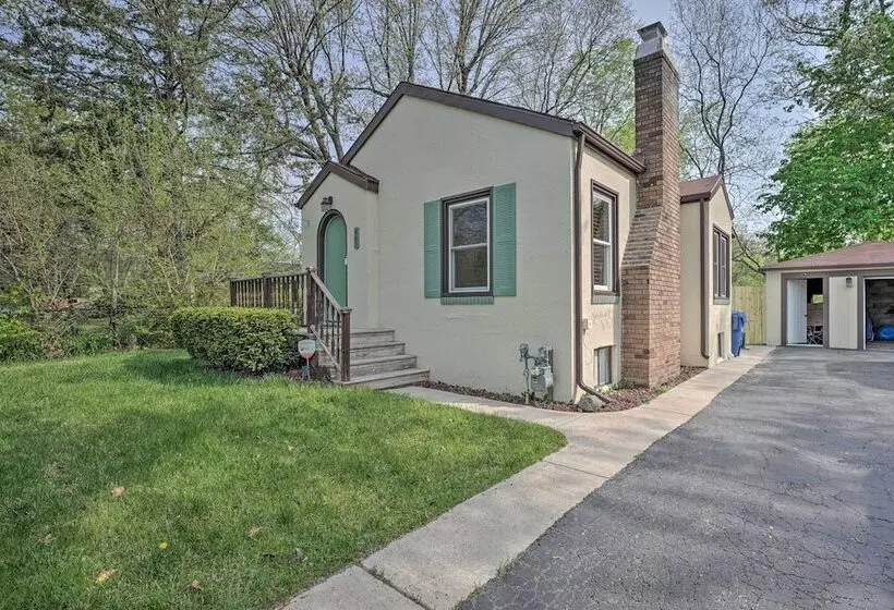 Benton Harbor  Gracie Cottage  W/ Hot Tub + Yard!