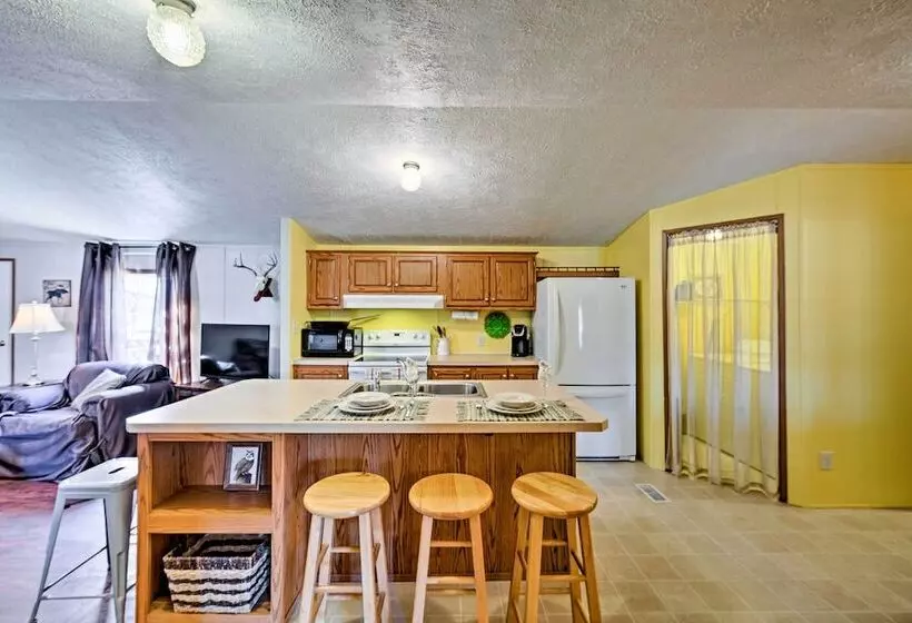 The Lodge : Klingerstown Home On 180 Acre Farm!