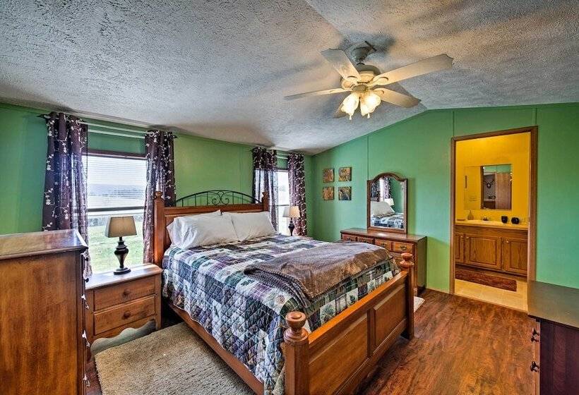 The Lodge : Klingerstown Home On 180 Acre Farm!