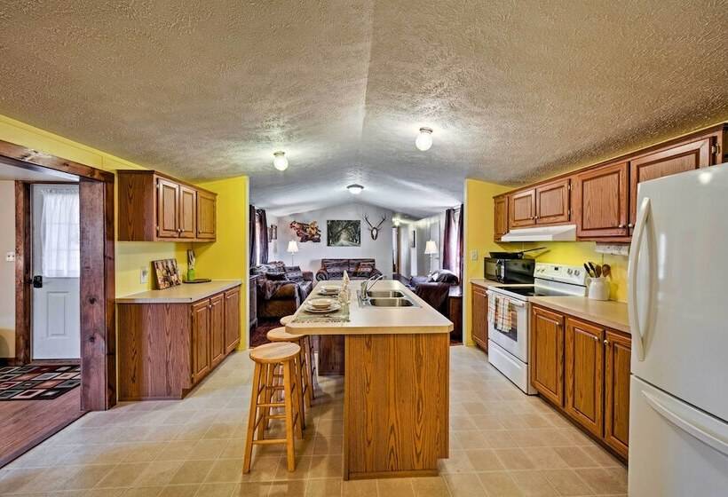 The Lodge : Klingerstown Home On 180 Acre Farm!